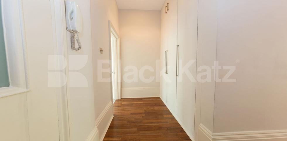 			LET, 2 Bedroom, 1 bath, 1 reception Flat			 Holland Road, KENSINGTON